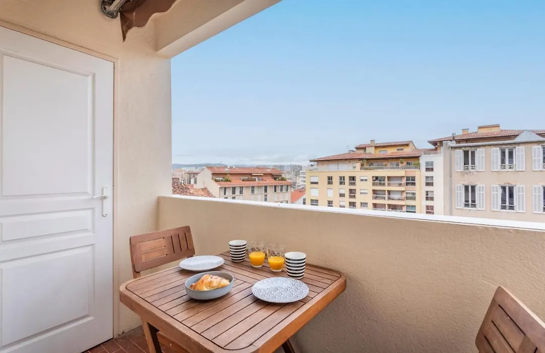 Appartement Deux Chambres Sur Le Vieux Port Avec Clim-1