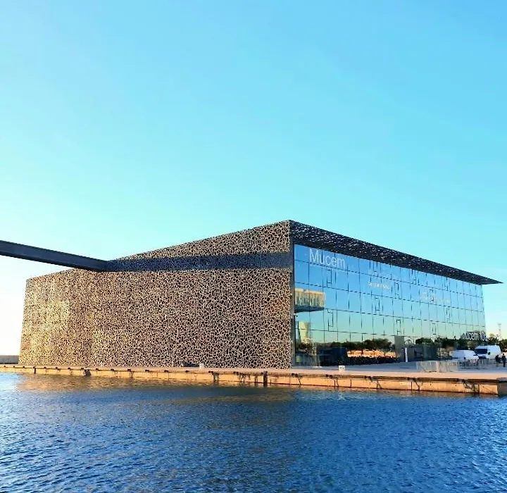 Jolie Charmant T3 Refait A Neuf A Marseille-1