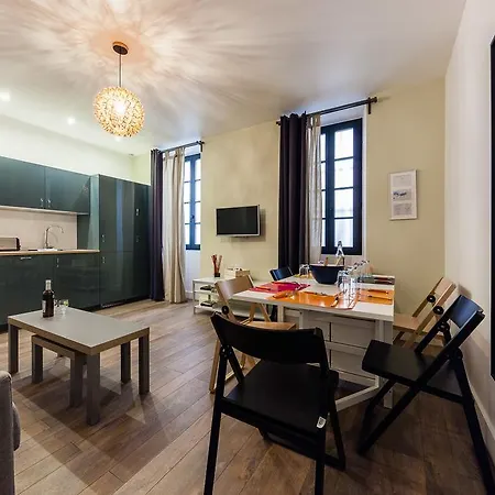 Chez Nous - 7 Appartements Sur Le Vieux Port-3