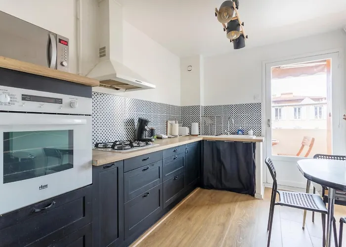 Appartement Deux Chambres Sur Le Vieux Port Avec Clim Marsella